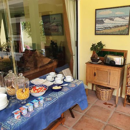 On Pinewood Guest House เคปทาวน์ ภายนอก รูปภาพ