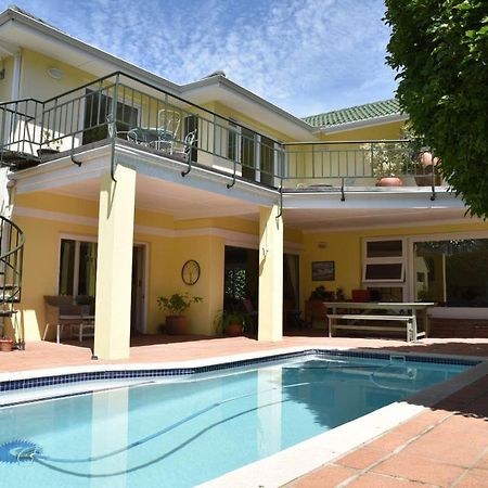On Pinewood Guest House เคปทาวน์ ภายนอก รูปภาพ