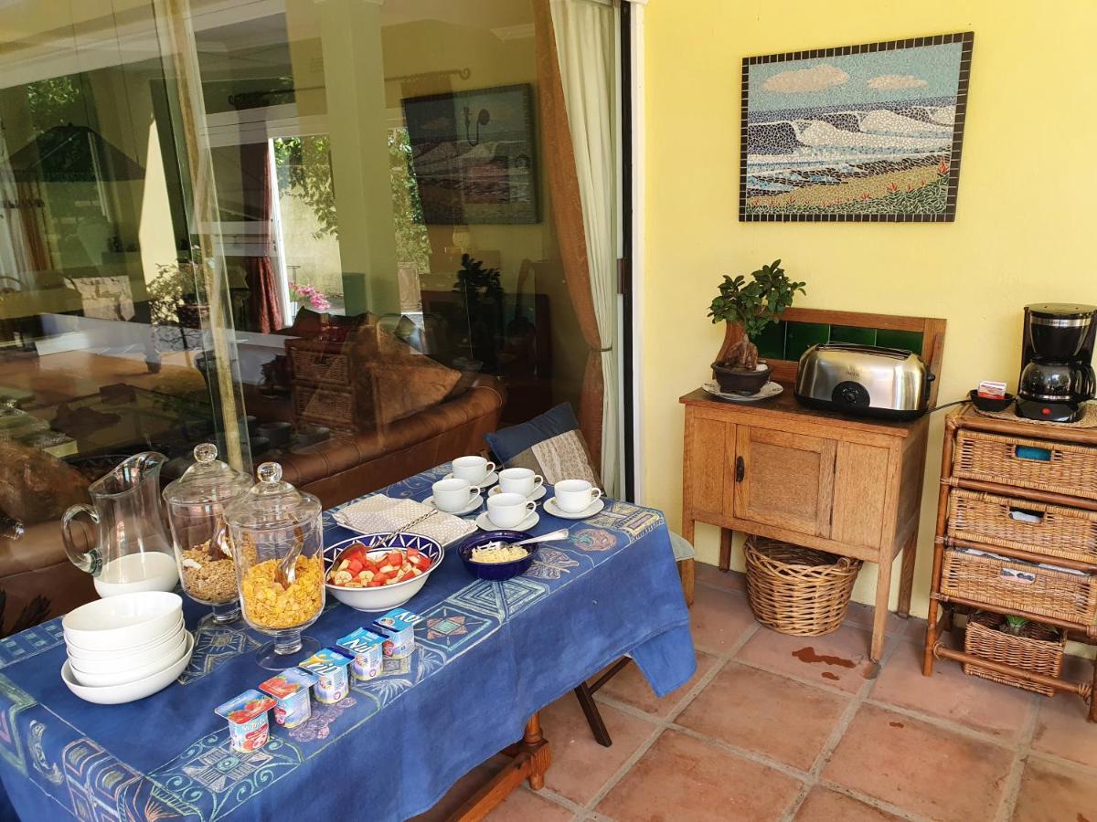 On Pinewood Guest House เคปทาวน์ ภายนอก รูปภาพ