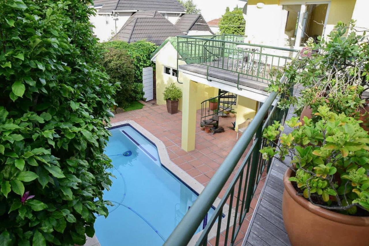 On Pinewood Guest House เคปทาวน์ ภายนอก รูปภาพ