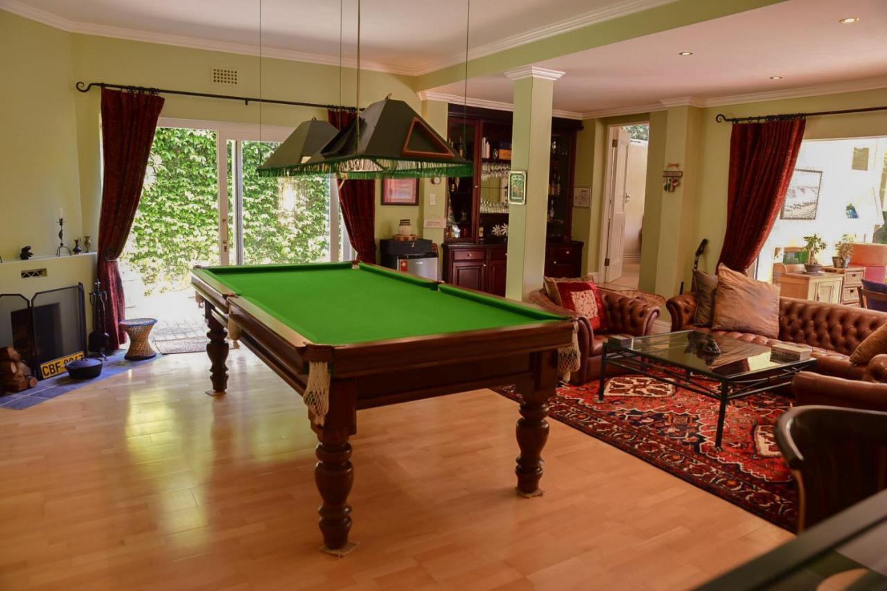 On Pinewood Guest House เคปทาวน์ ภายนอก รูปภาพ