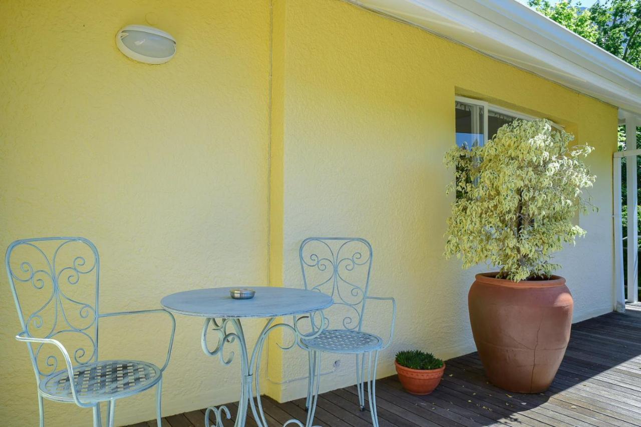 On Pinewood Guest House เคปทาวน์ ภายนอก รูปภาพ