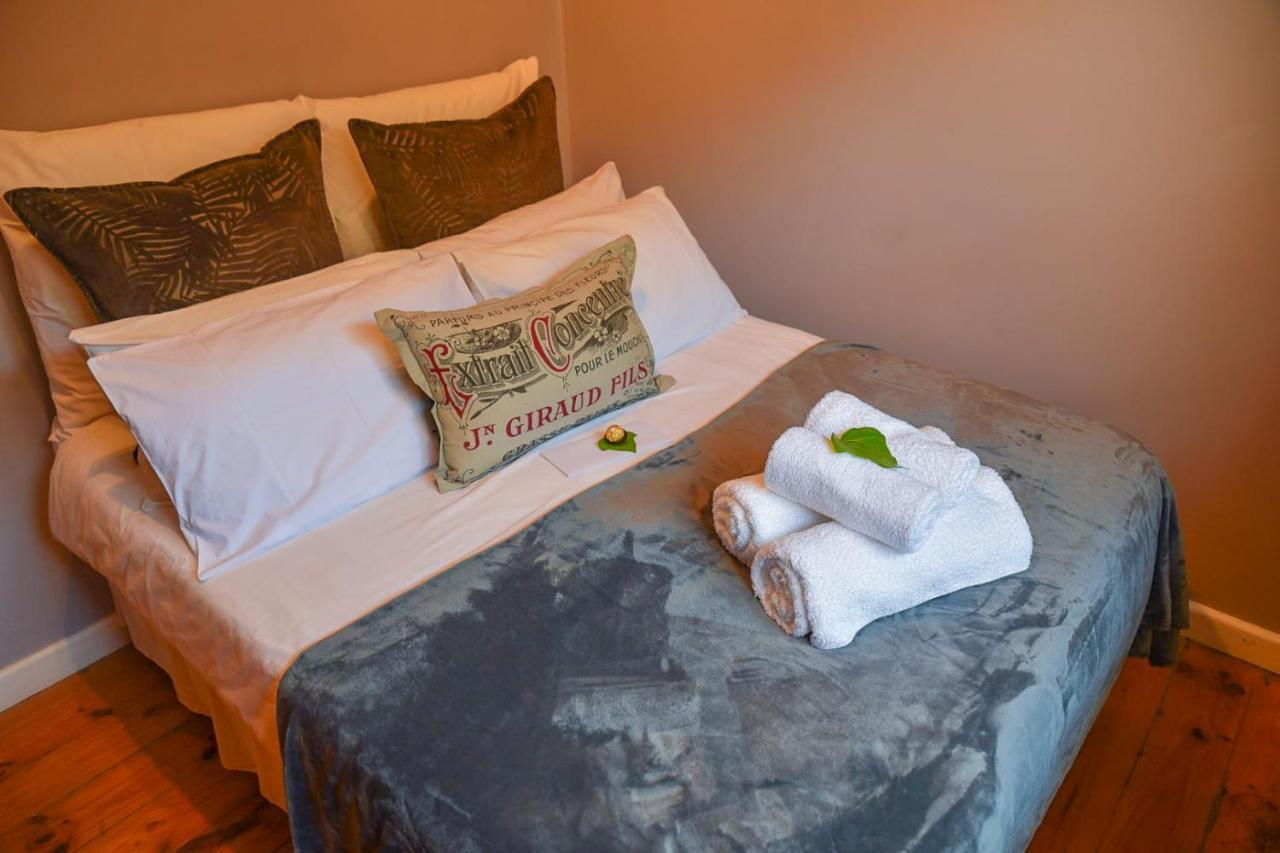 On Pinewood Guest House เคปทาวน์ ภายนอก รูปภาพ