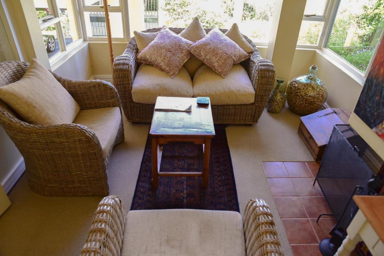 On Pinewood Guest House เคปทาวน์ ภายนอก รูปภาพ