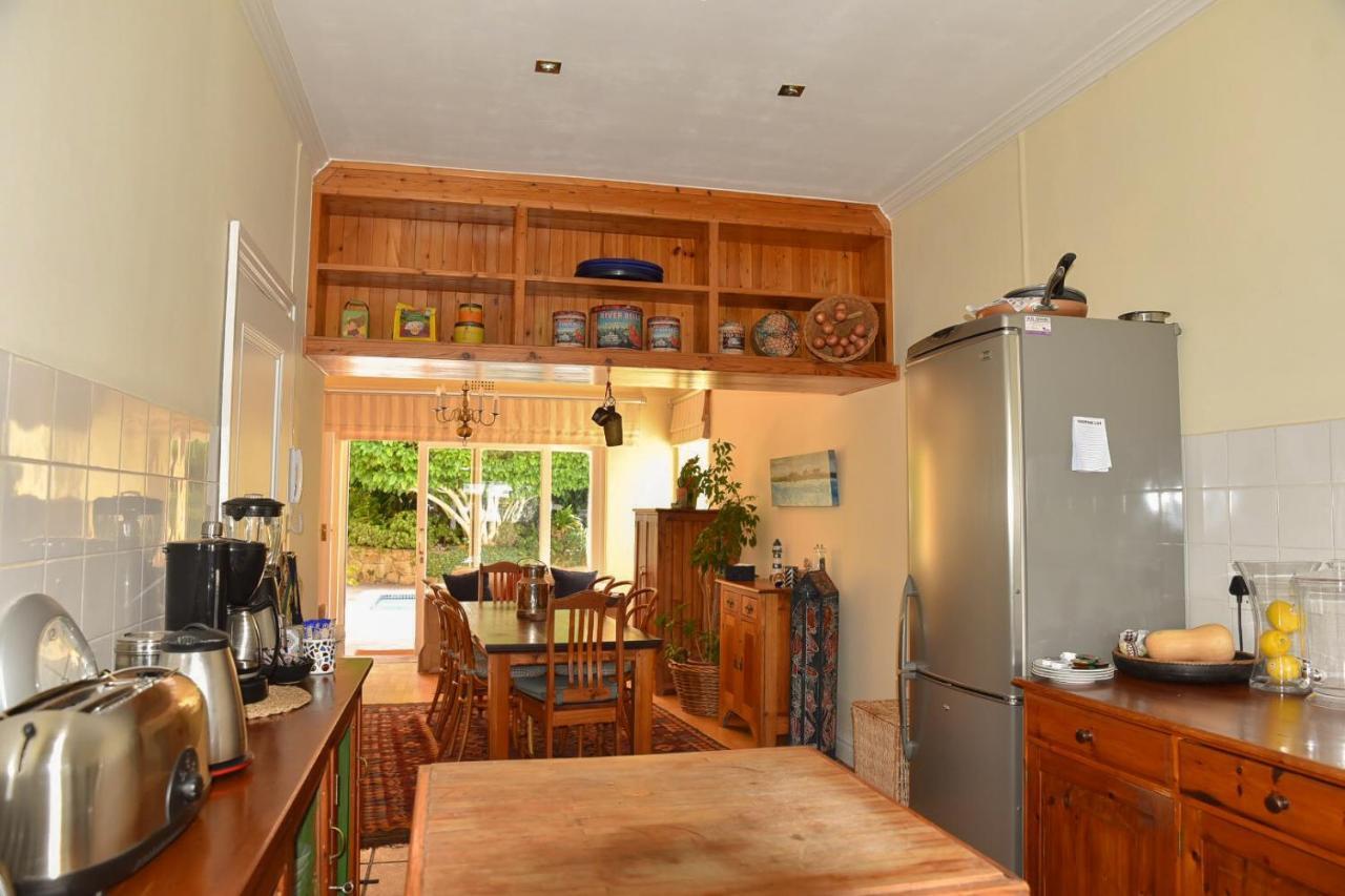 On Pinewood Guest House เคปทาวน์ ภายนอก รูปภาพ