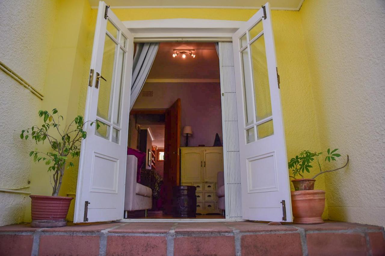 On Pinewood Guest House เคปทาวน์ ภายนอก รูปภาพ