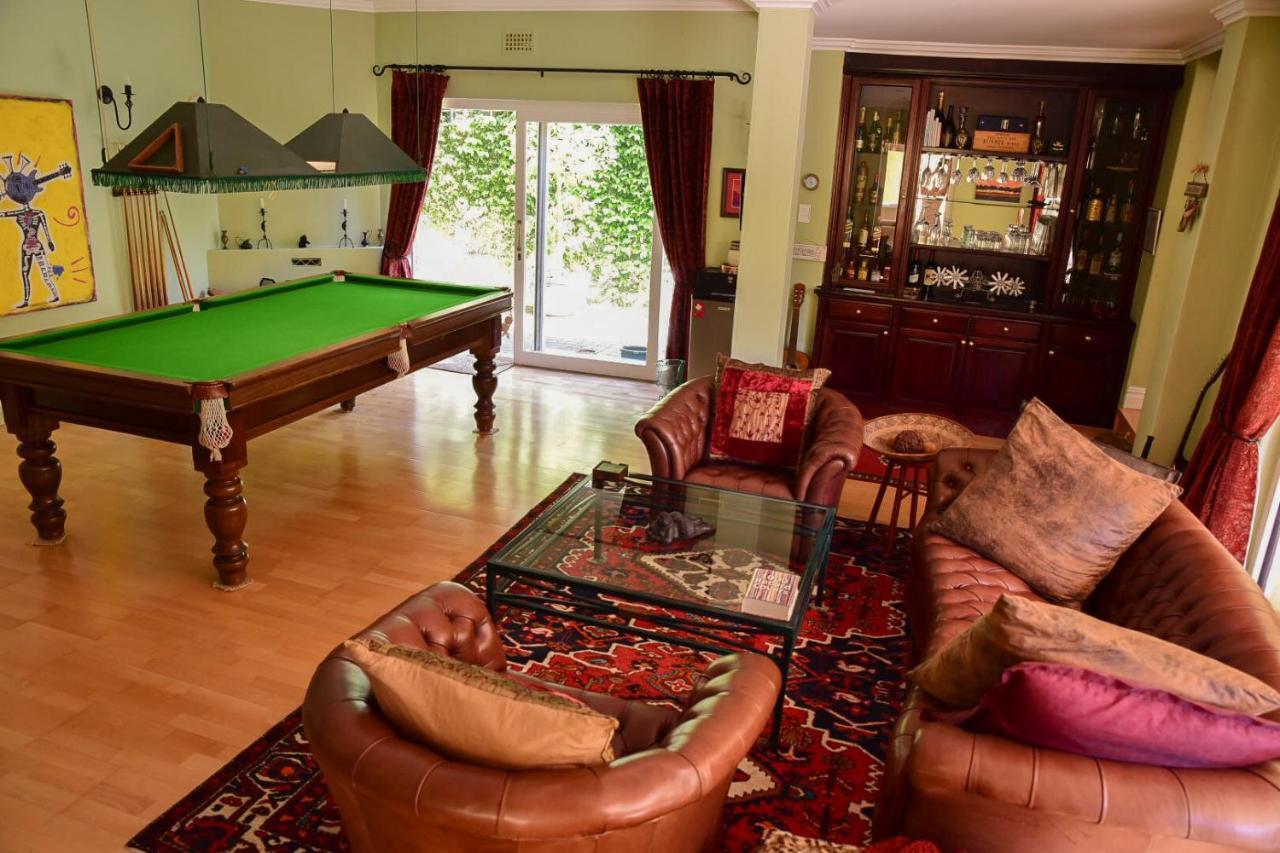 On Pinewood Guest House เคปทาวน์ ภายนอก รูปภาพ